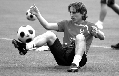 尼克斯主场力克独行侠，唐斯带队再显神威