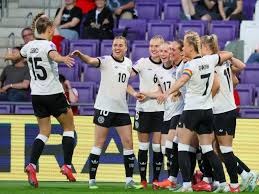 体育博弈里的“预期崩塌”：连续失败后的认知断裂。（体育对抗中的预期瓦解：连败之后的认知断层）